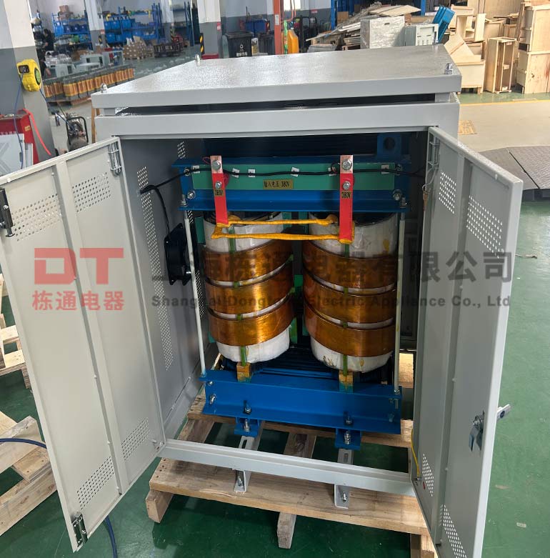 大电流加热变压器-2.jpg 大电流加热变压器-2.jpg